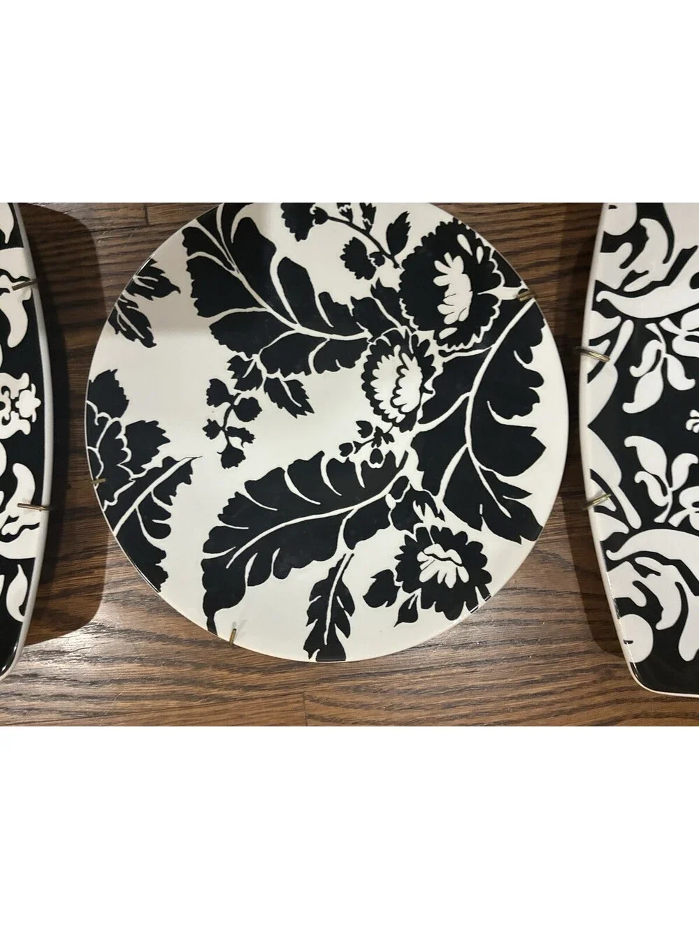 Roscher Damask Collection Stoneware Plates Set of 3, Black/White, MW/DS Safe